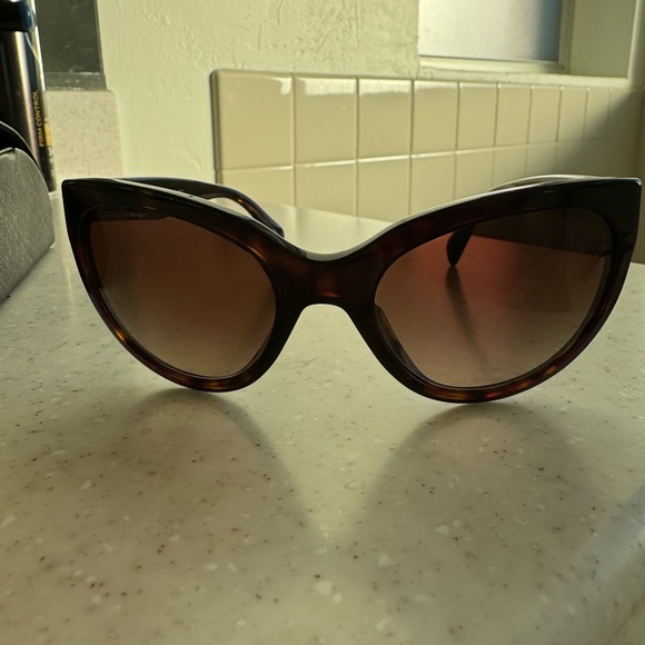 Prada Aunthentic Tortoise cat eye sunglasses - Picture 3 of 7